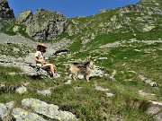 54 In salita al Ponteranica sotto le dirupate pareti del Valletto